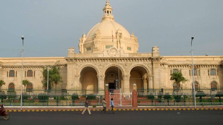 उत्तर प्रदेश में बजट पर सियासी घमासान: विपक्ष ने सरकार के दावों पर उठाए सवाल